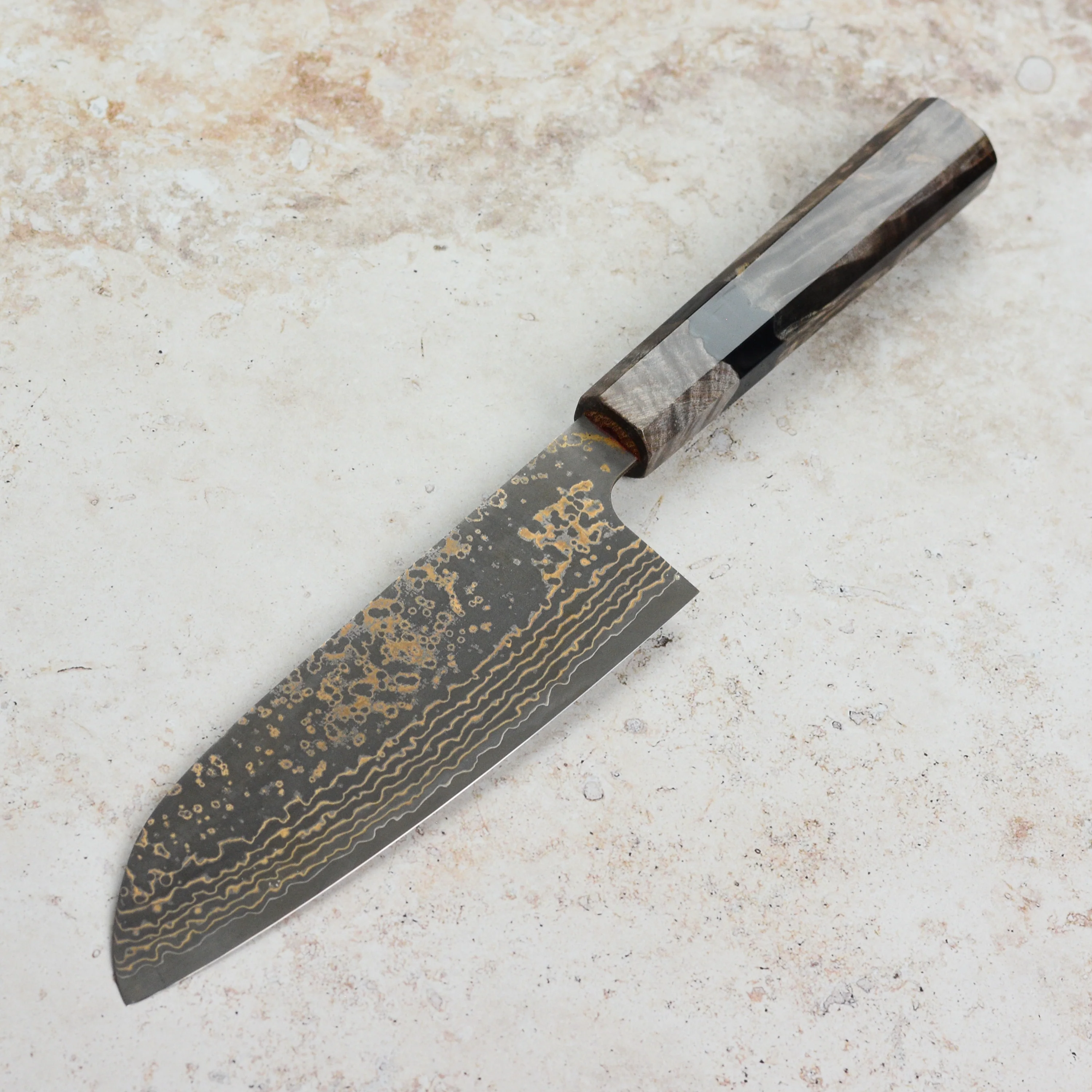 Saji Black Gold Damascus 6.5" Santoku, Stabilized Birch - Image 6