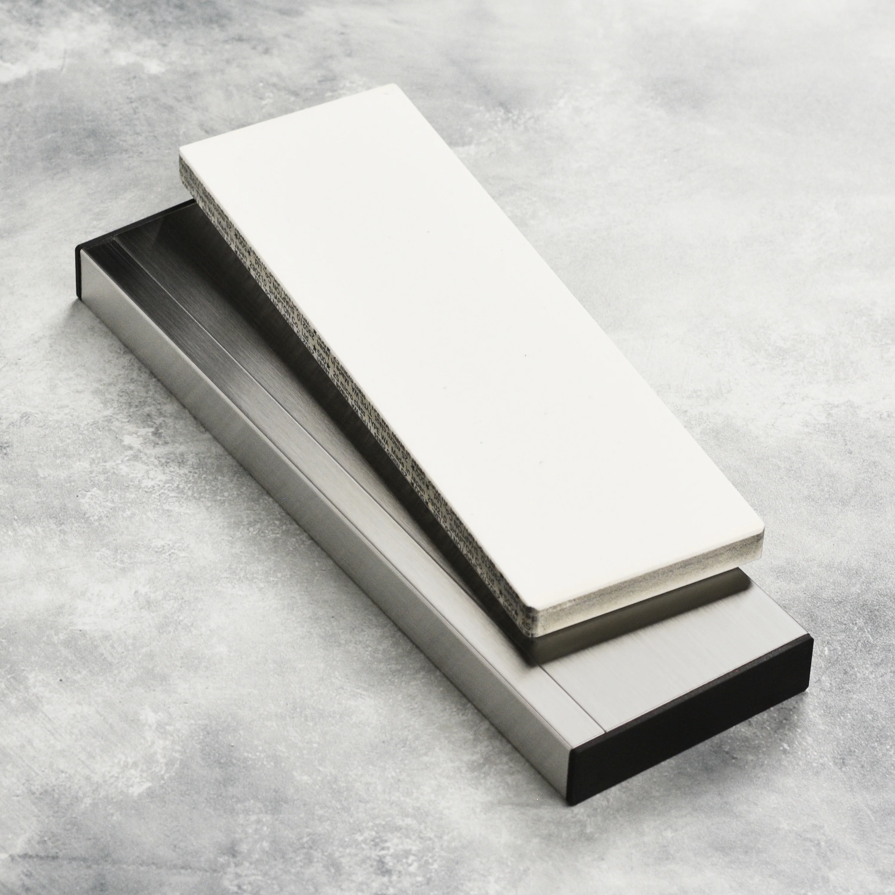 Shapton RockStar 500 Whetstone with Stainless Steel Case - Image 2