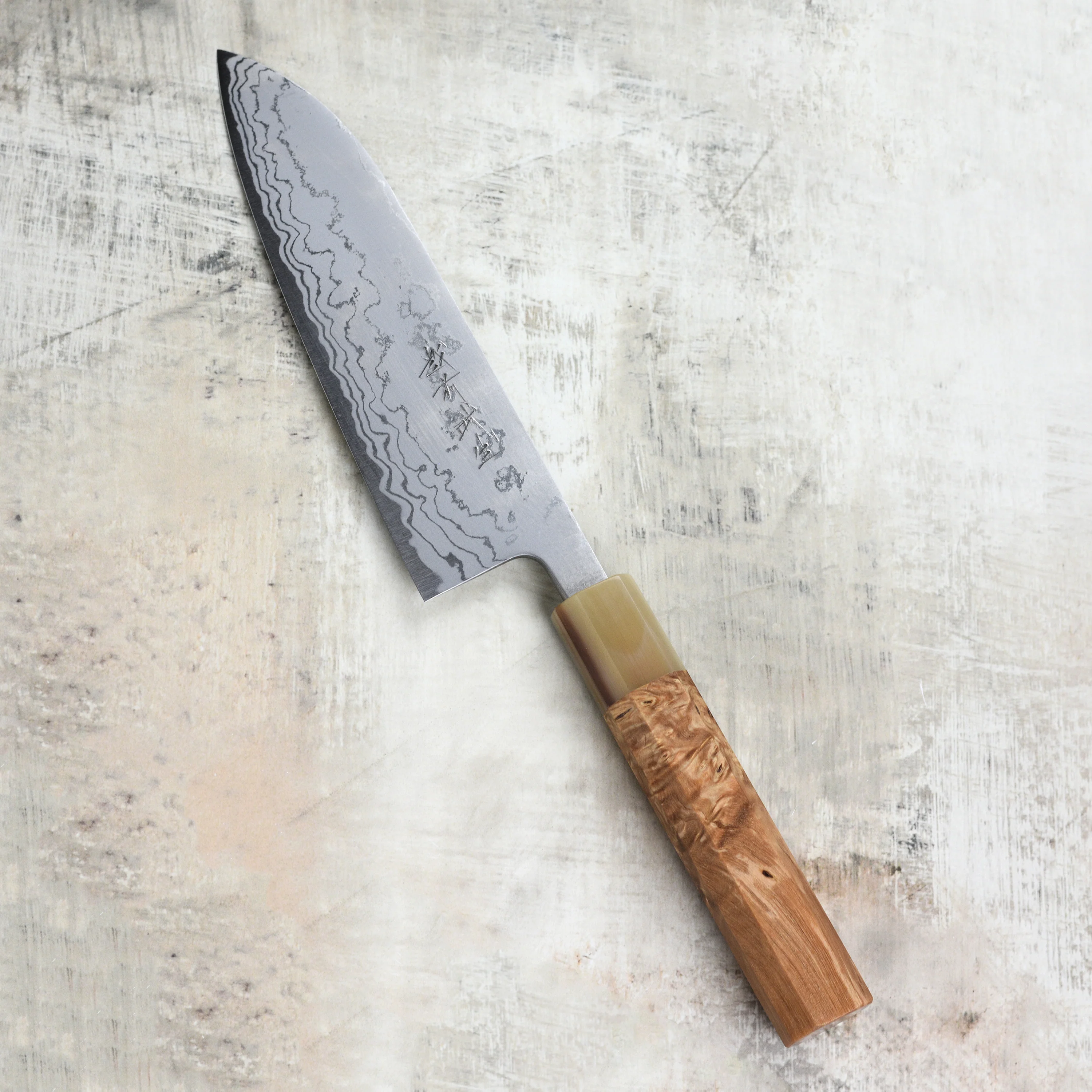 Shiro Kamo Shirogami #2 Damascus 6.5" Santoku - Image 4