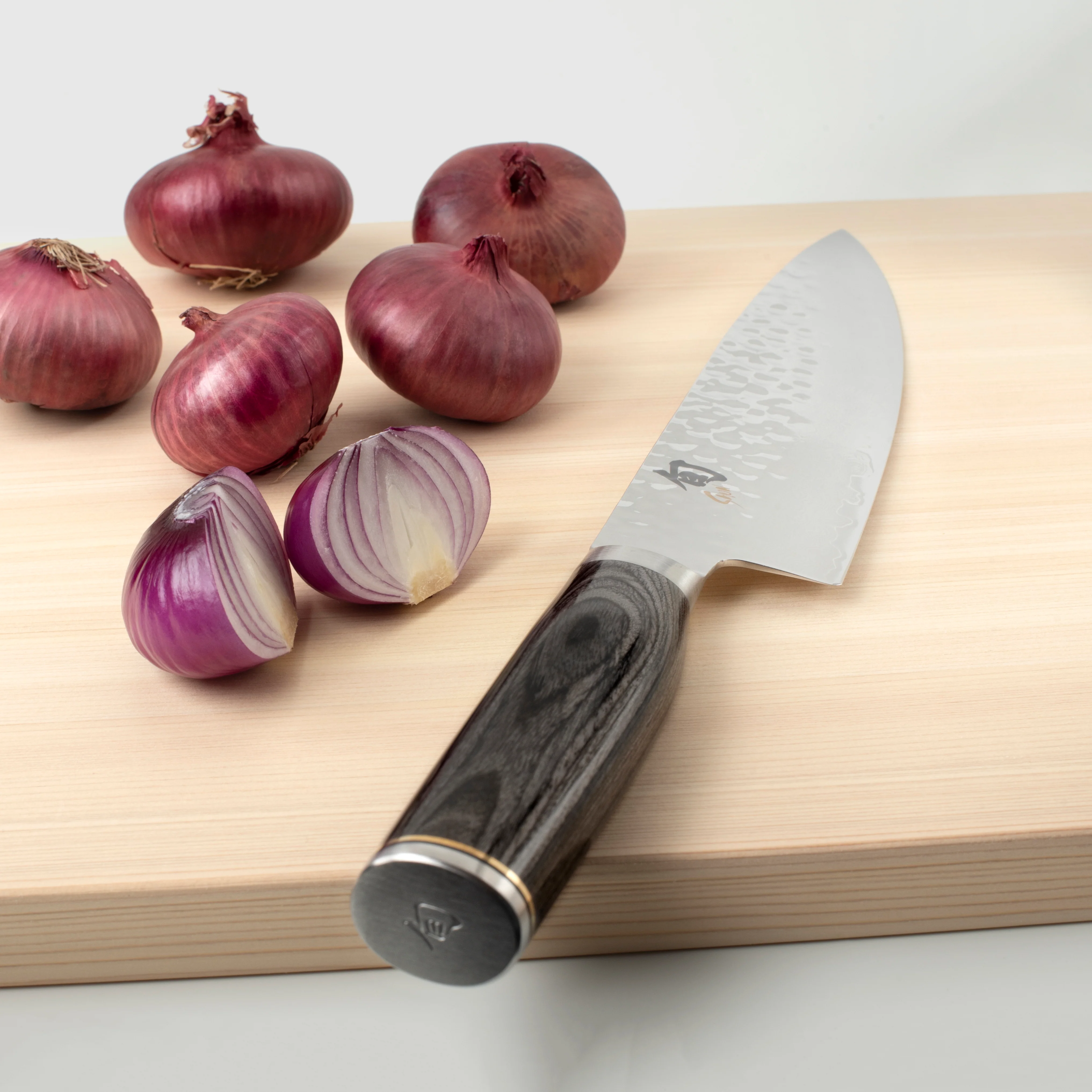 Shun 20" x 14" x 1" Hinoki Cutting Board with Juice Groove - Image 7
