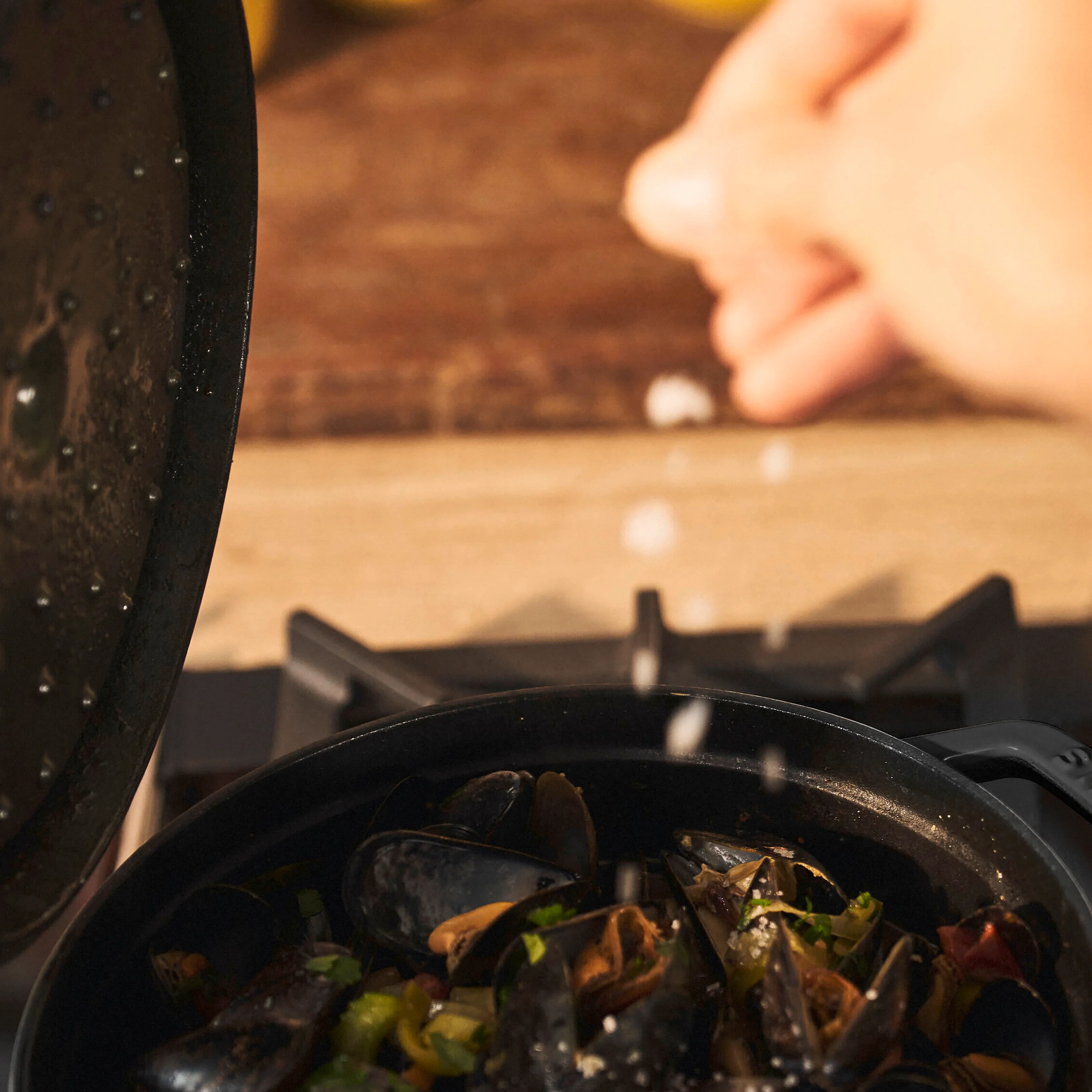 Staub 4-quart Matte Black Round Dutch Oven - Image 7