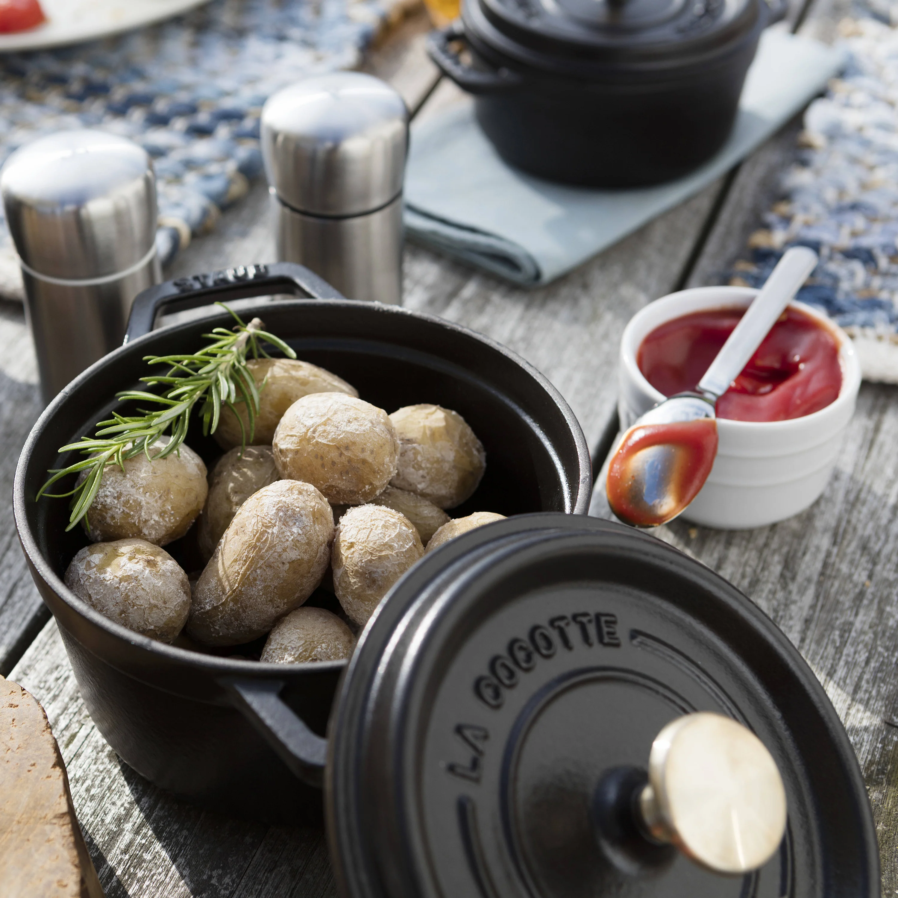 Staub 0.25-quart Matte Black Mini Round Dutch Oven - Image 6