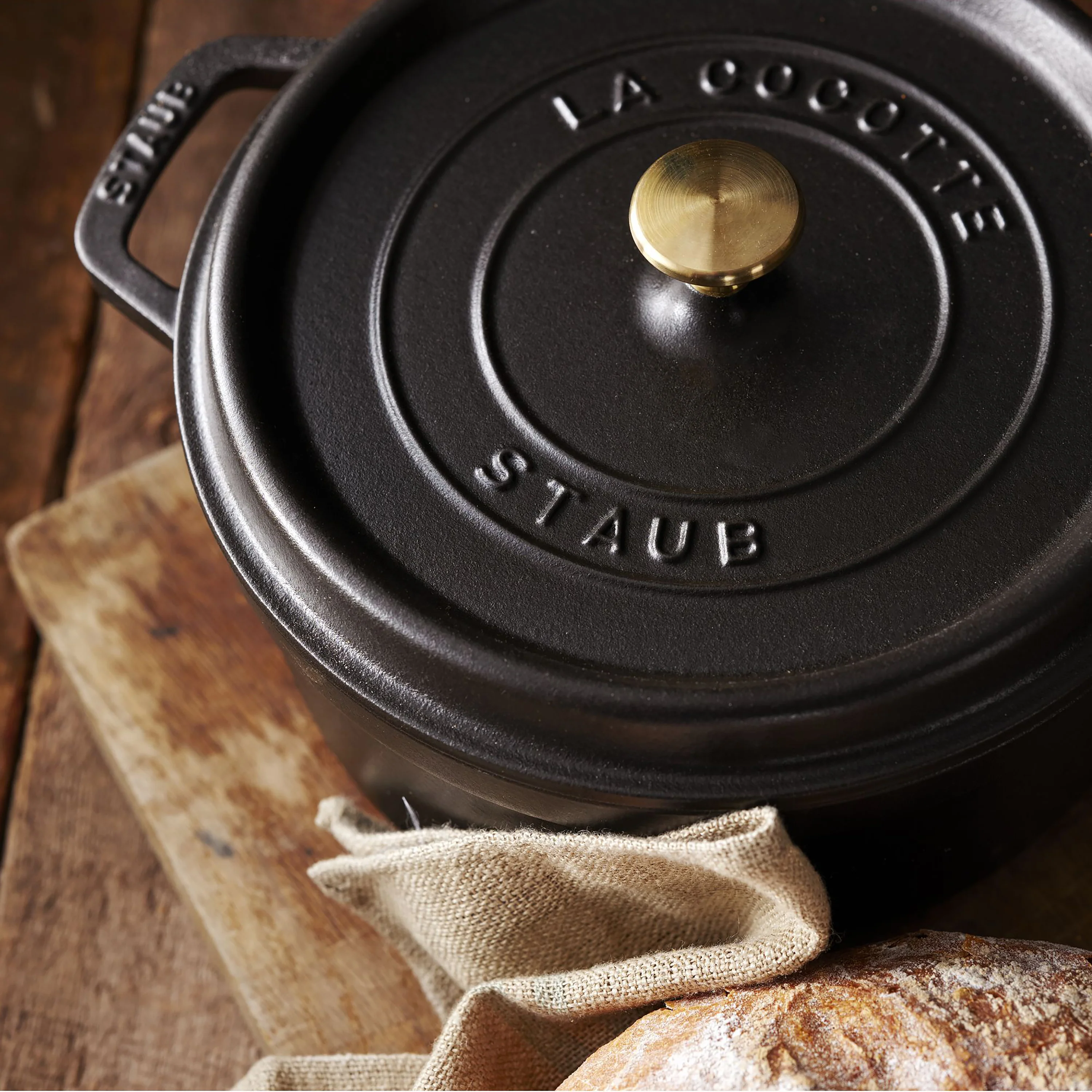 Staub 7-quart Matte Black Round Dutch Oven - Image 3