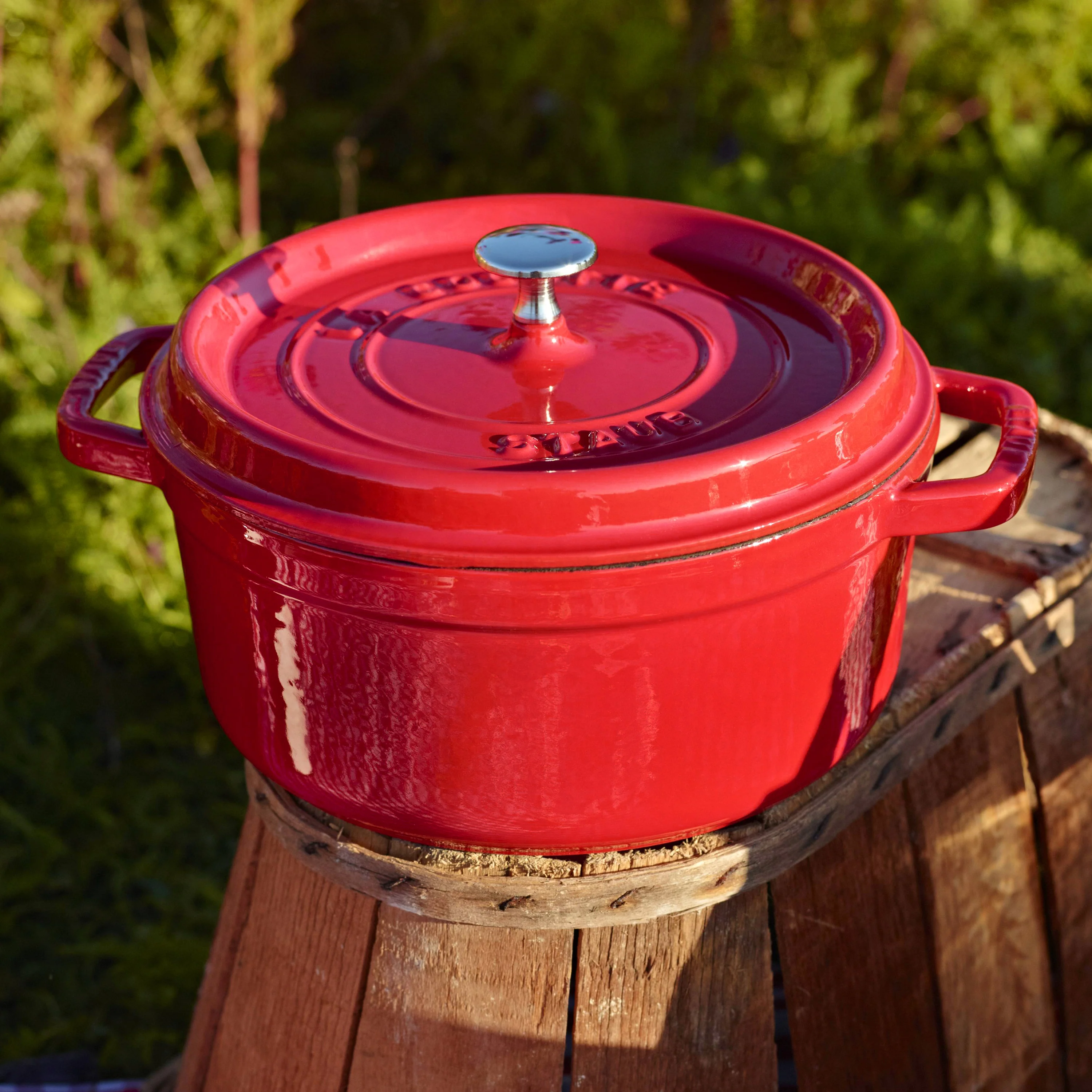 Staub 5.5-quart Cherry Red Round Dutch Oven - Image 4