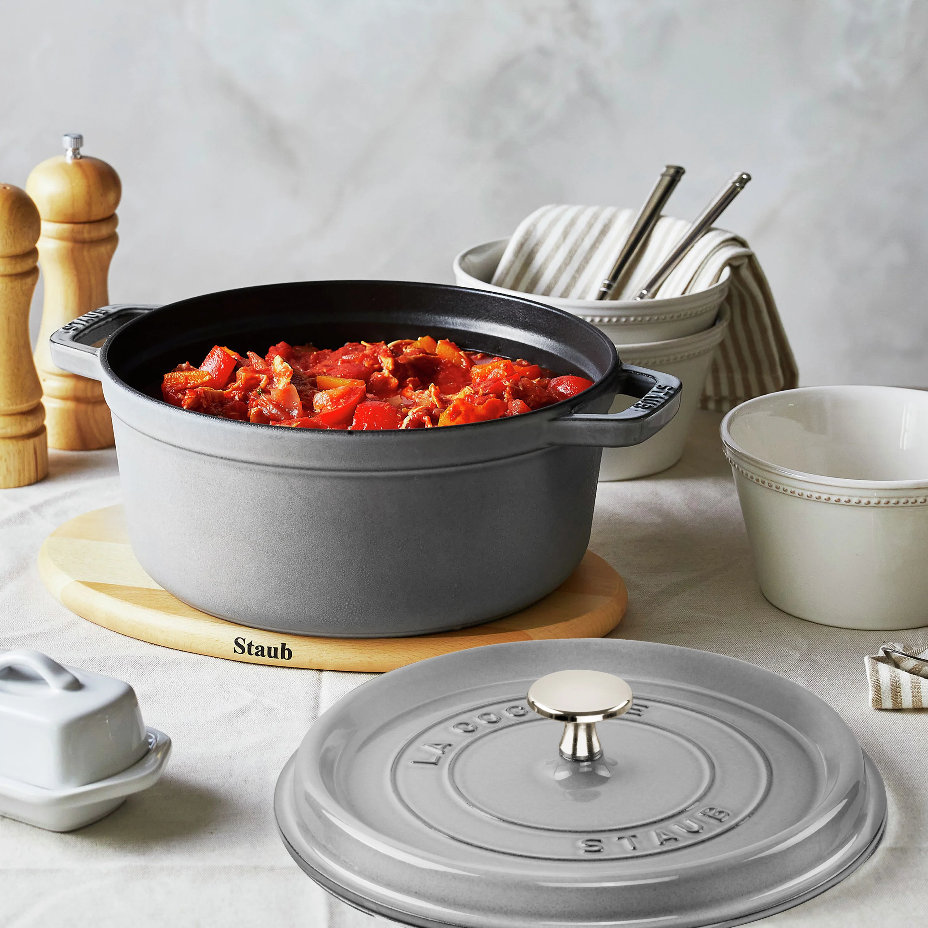 Staub 7-quart Graphite Gray Round Dutch Oven - Image 2