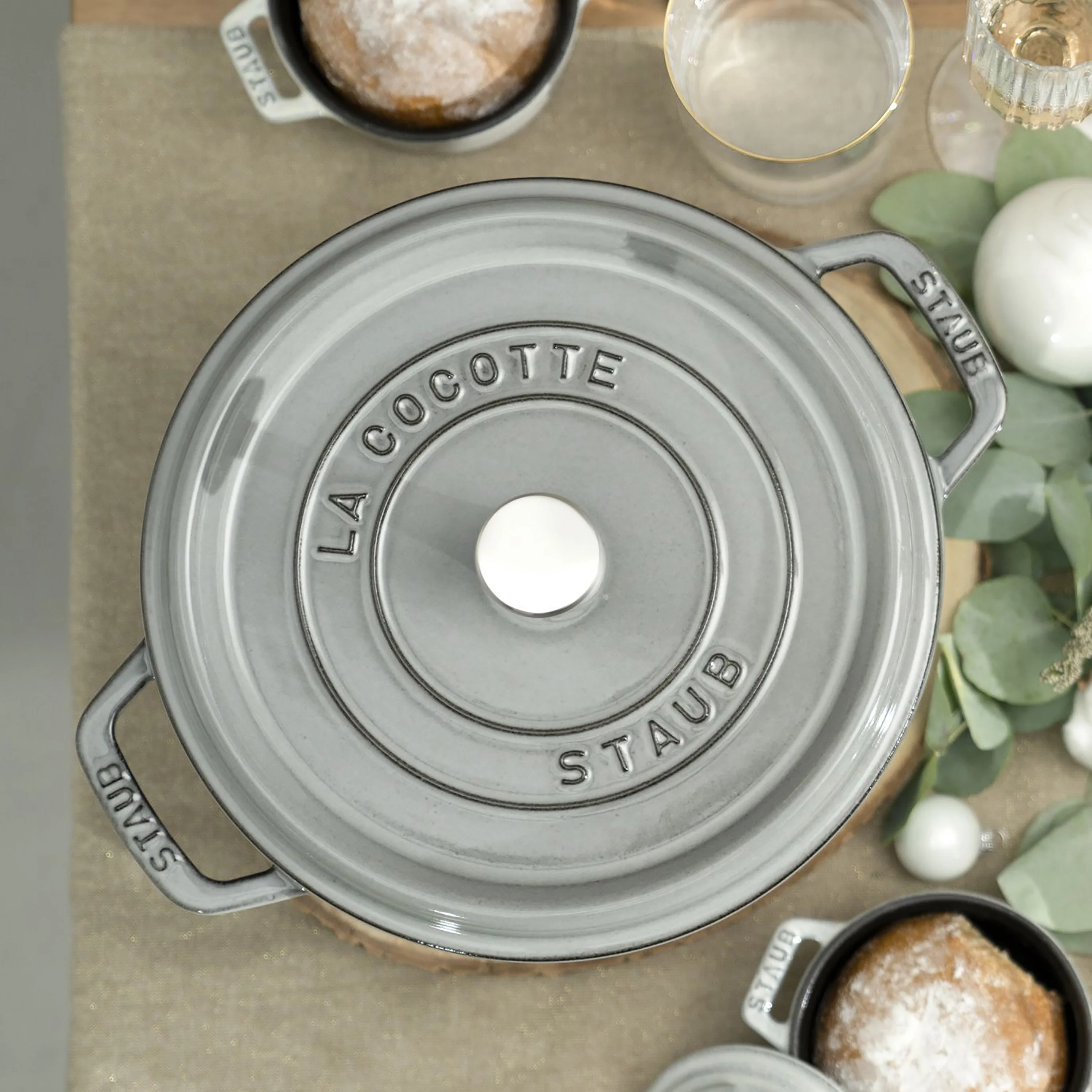 Staub 7-quart Graphite Gray Round Dutch Oven - Image 6