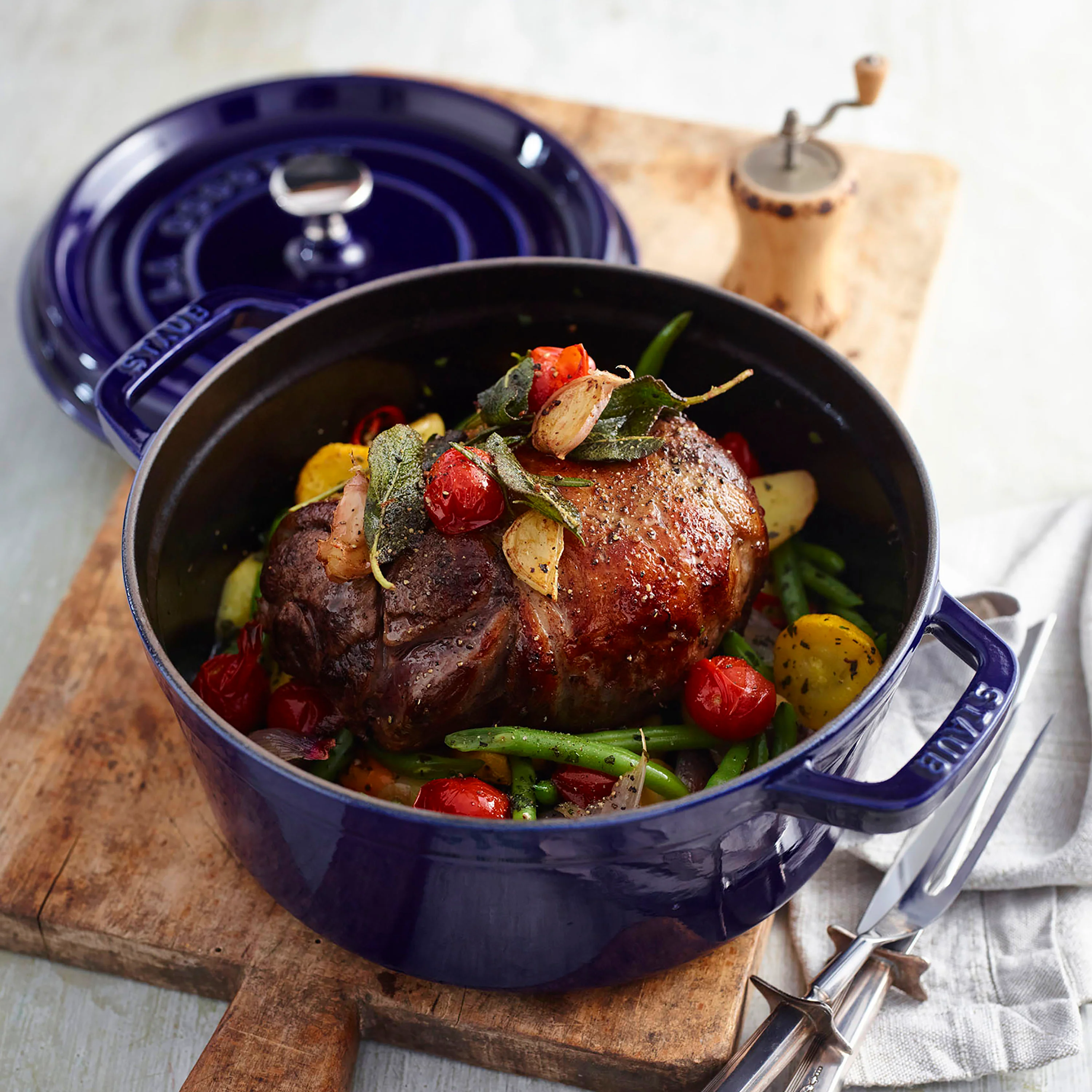 Staub 5.5-quart Sapphire Blue Round Dutch Oven - Image 5