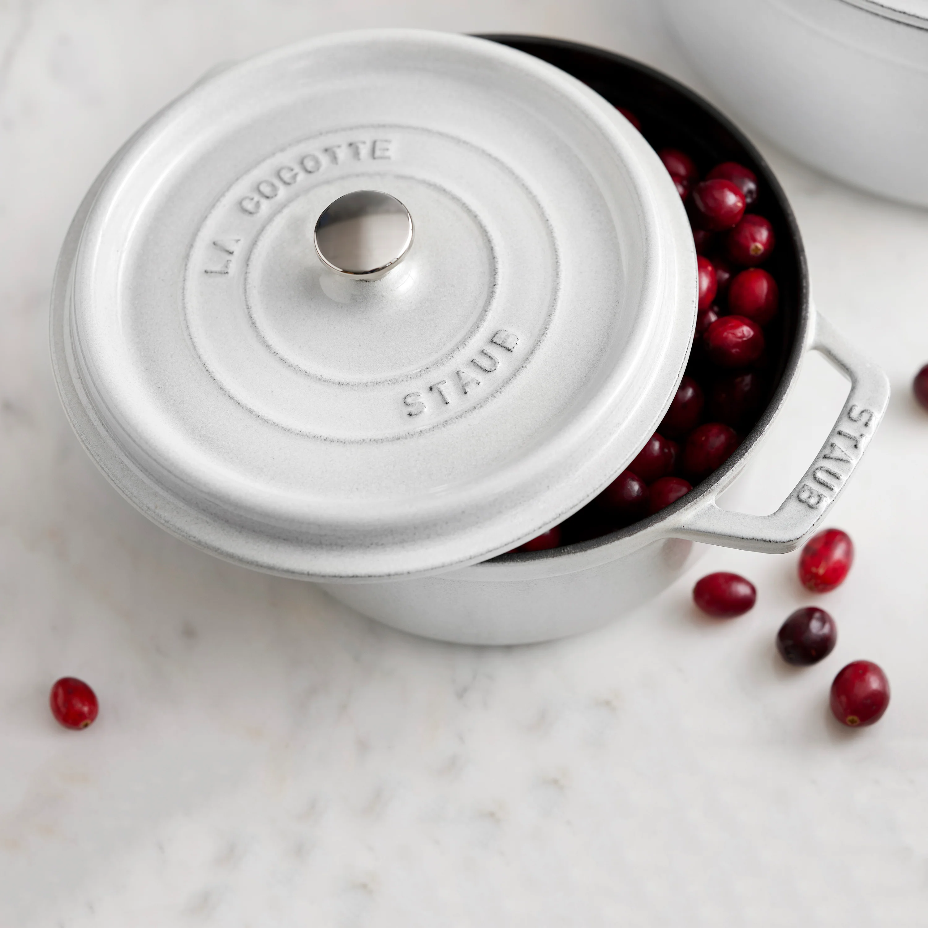 Staub 7-quart White Round Dutch Oven - Image 3