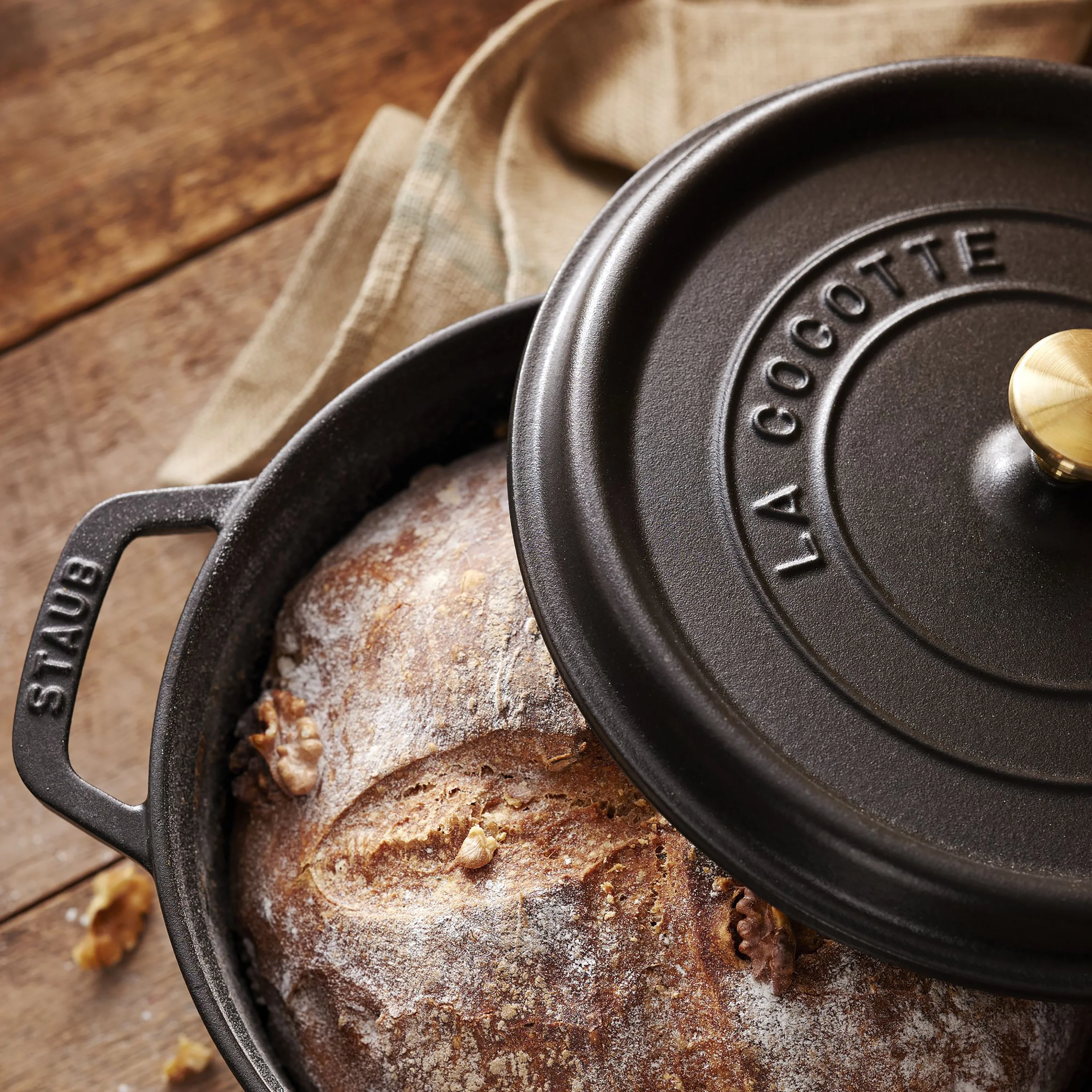 Staub 2.75-quart Matte Black Round Dutch Oven - Image 7