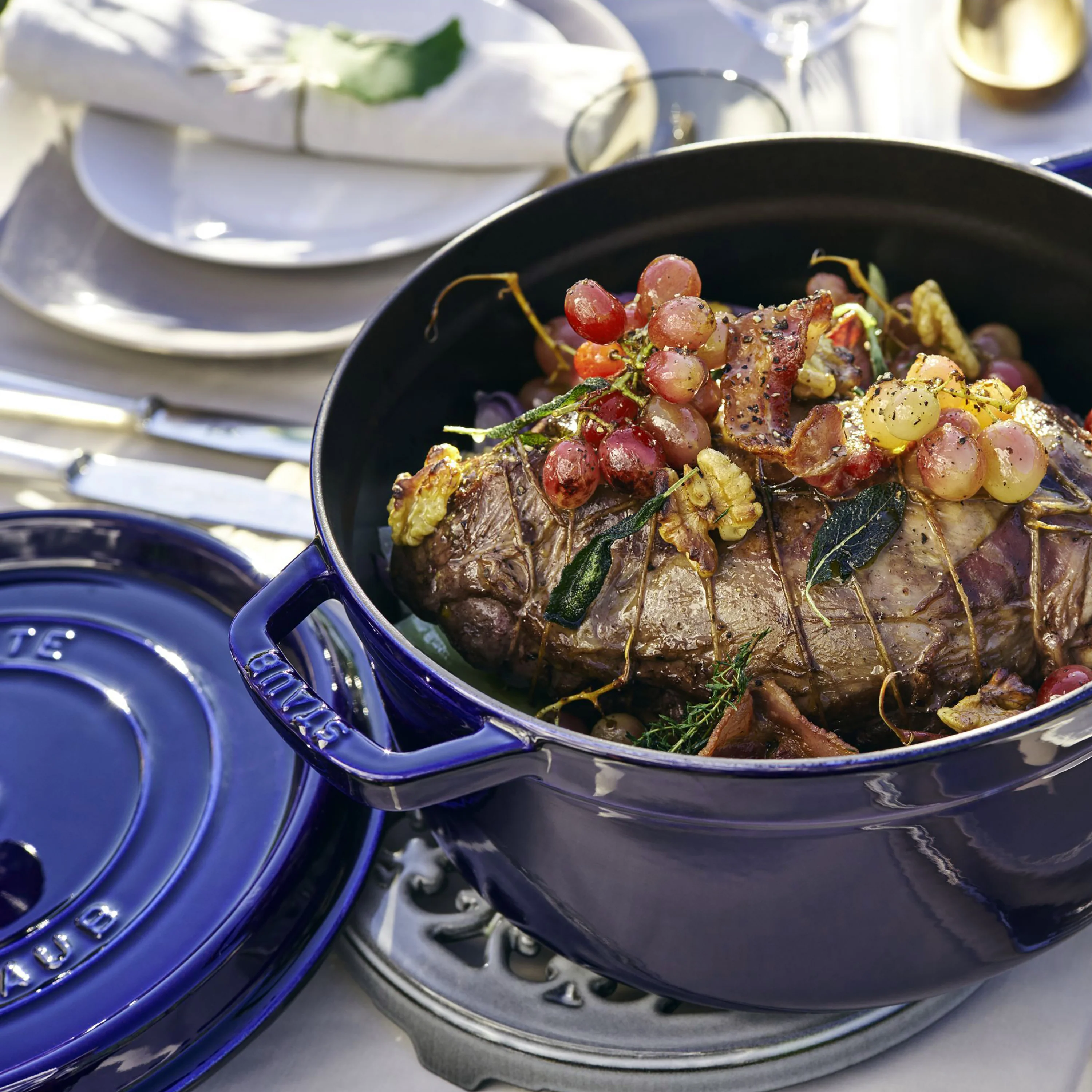 Staub 7-quart Sapphire Blue Round Dutch Oven - Image 2