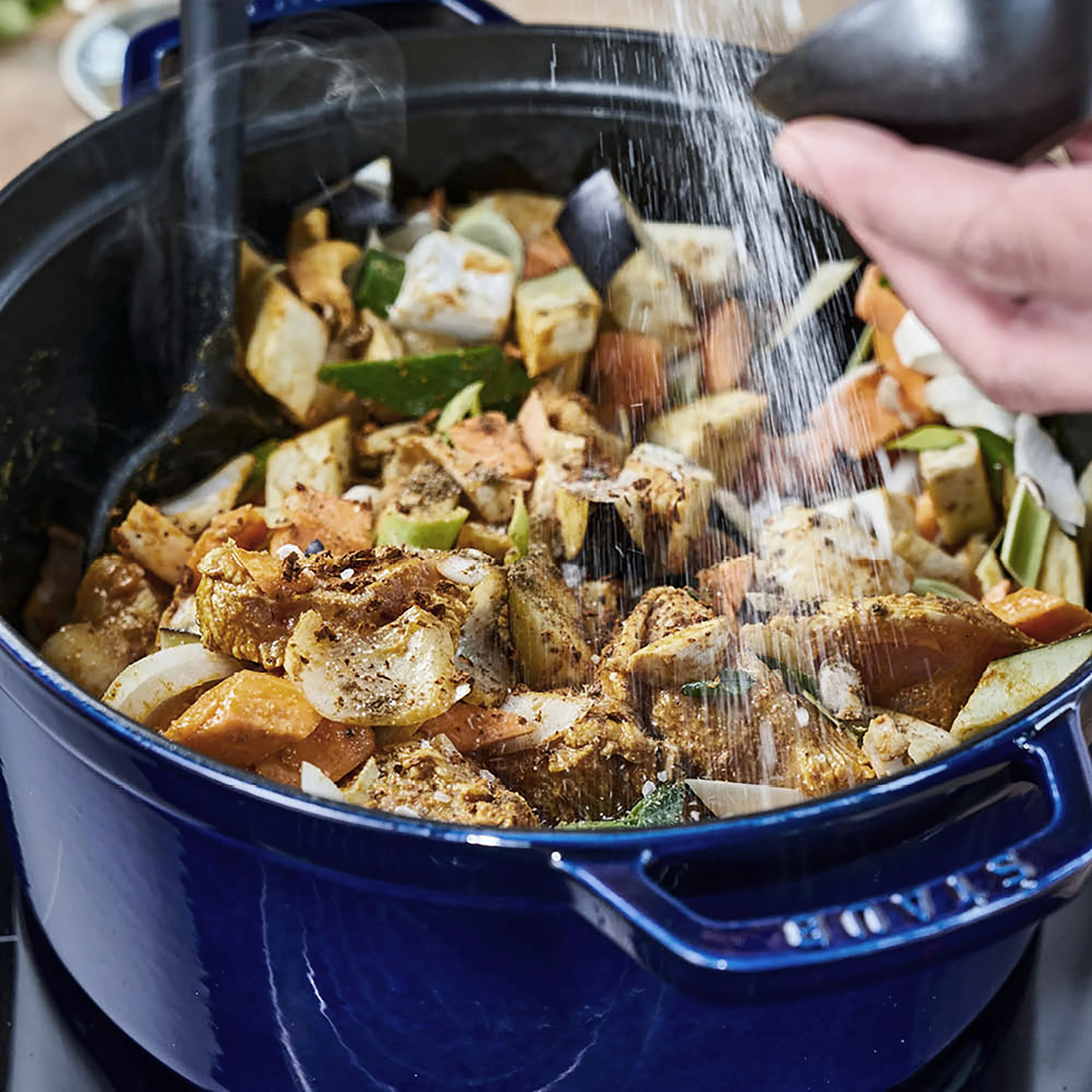 Staub 7-quart Sapphire Blue Round Dutch Oven - Image 6