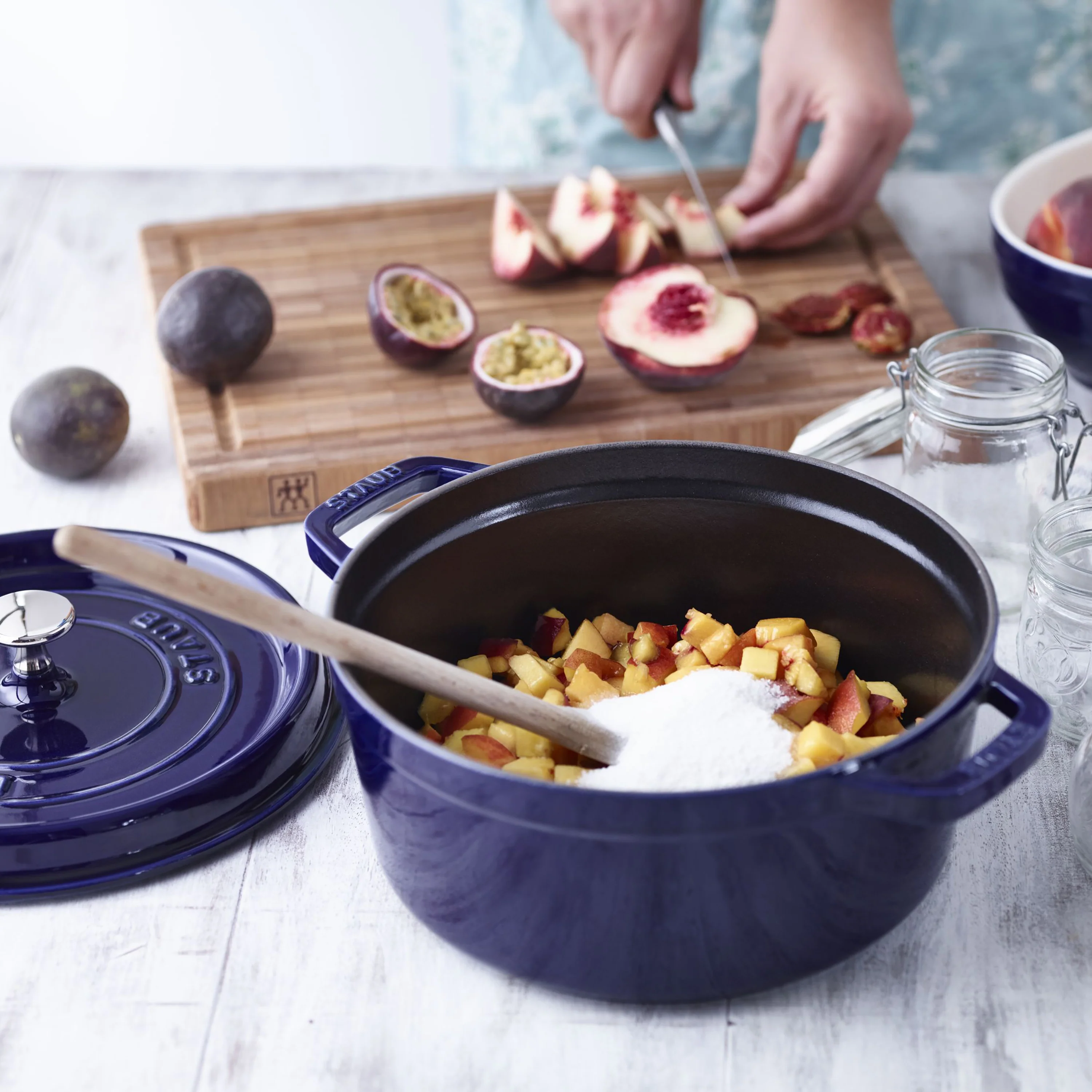Staub 7-quart Sapphire Blue Round Dutch Oven - Image 7