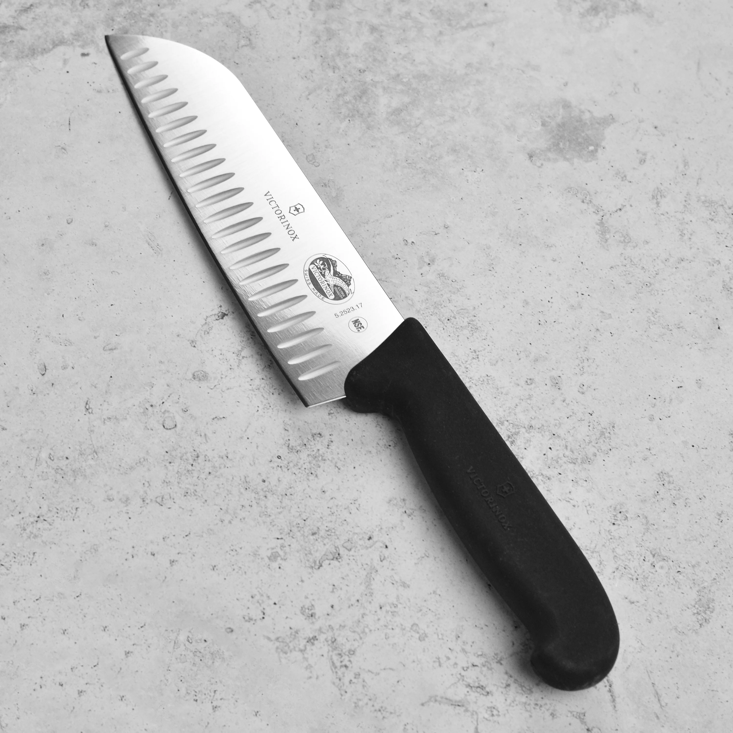 Victorinox Fibrox 7" Hollow Edge Santoku Knife - Image 4