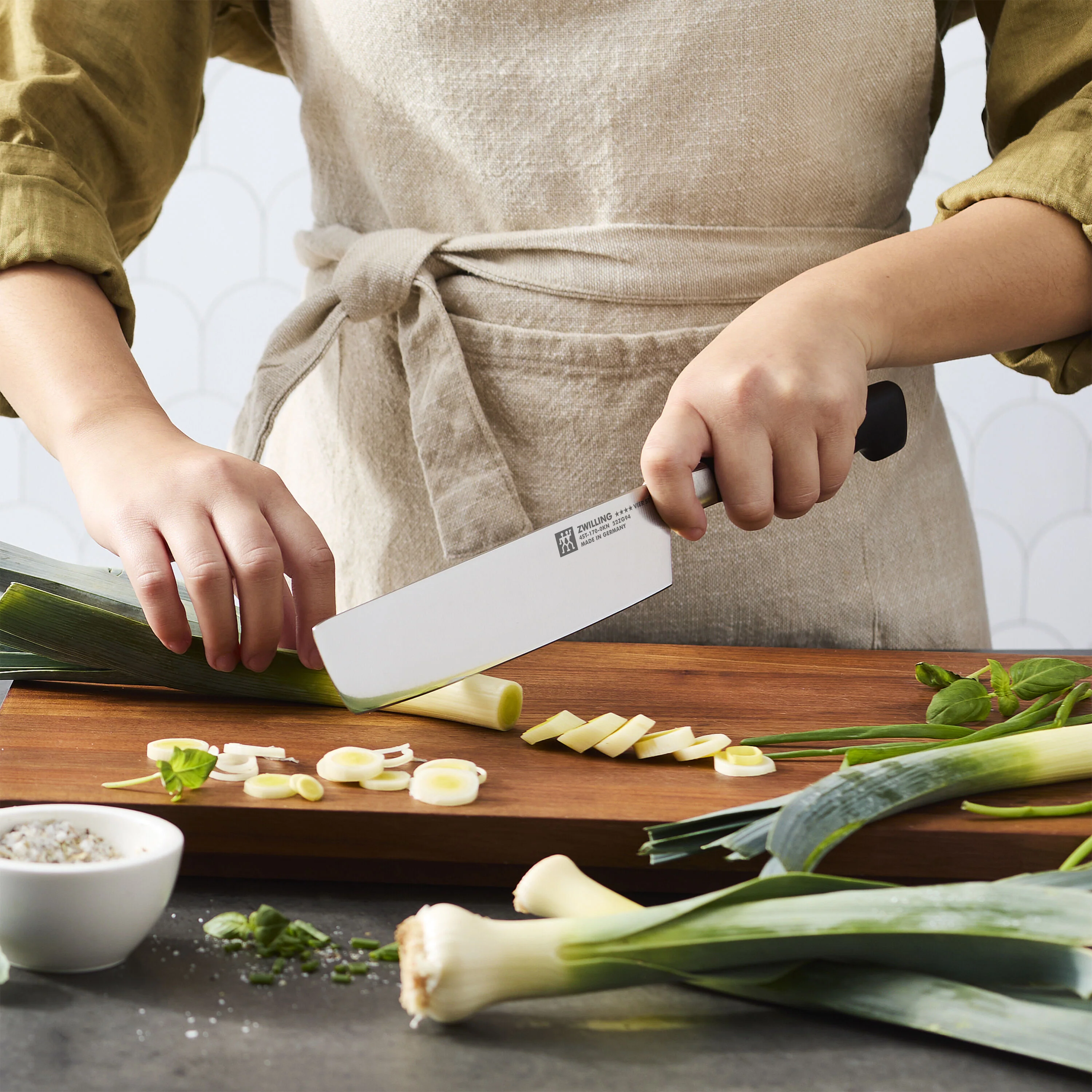 Zwilling Four Star 6.5" Nakiri Knife - Image 5