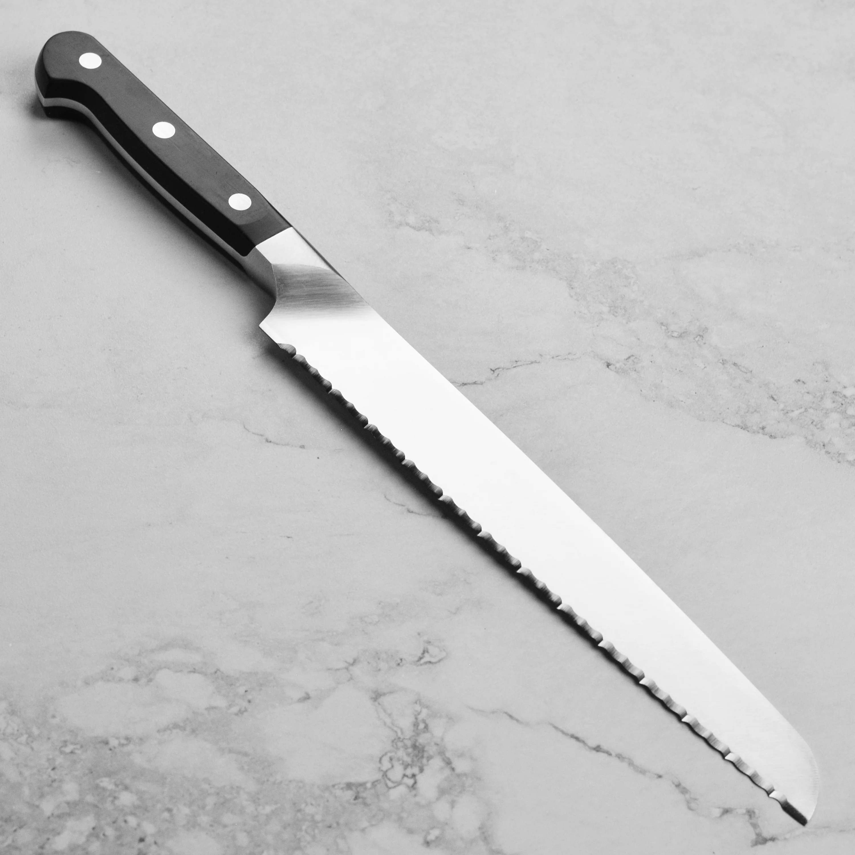 Zwilling Pro 9" Bread Knife with Z15 Serration - Image 4