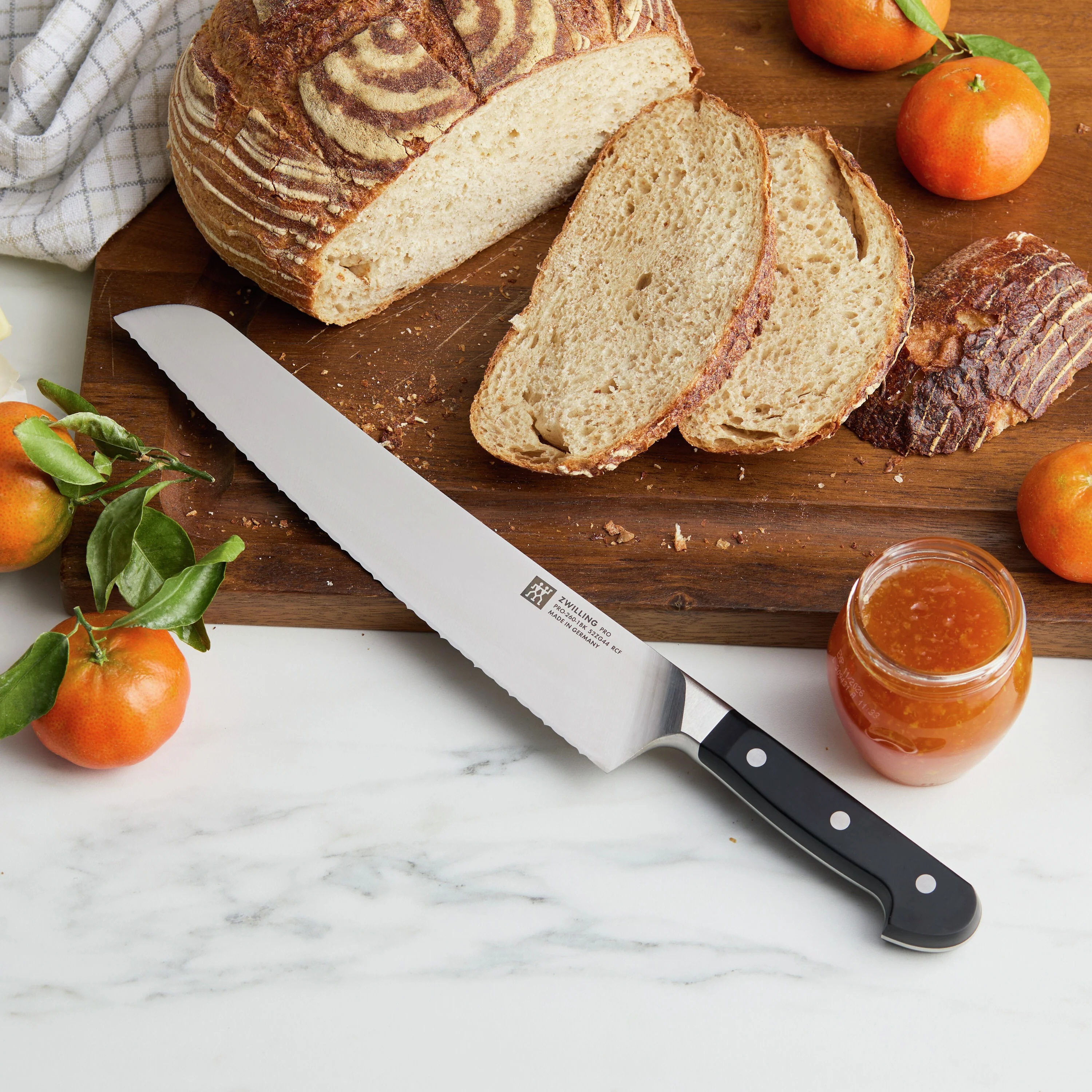 Zwilling Pro 10" Ultimate Bread Knife - Image 4