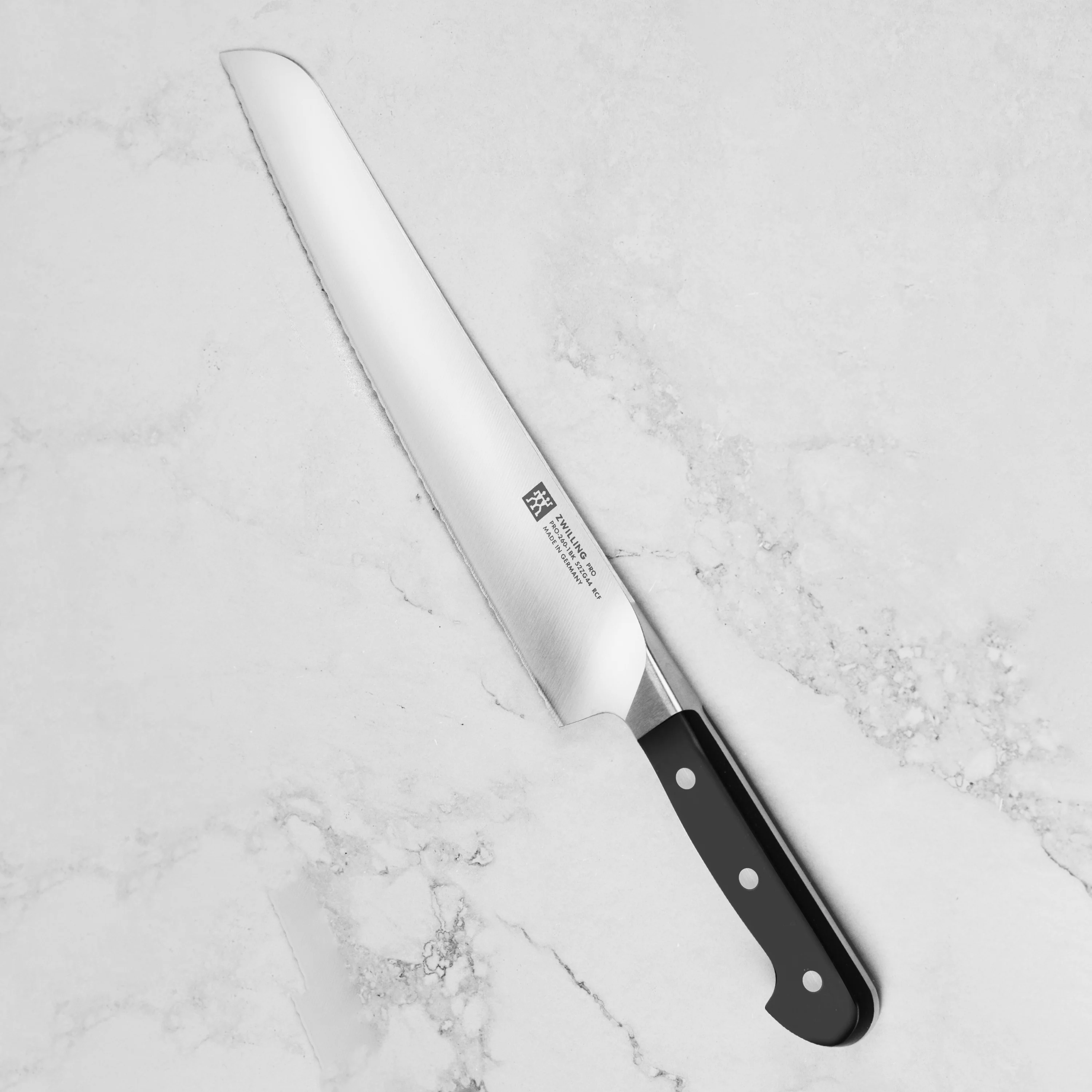 Zwilling Pro 10" Ultimate Bread Knife - Image 6