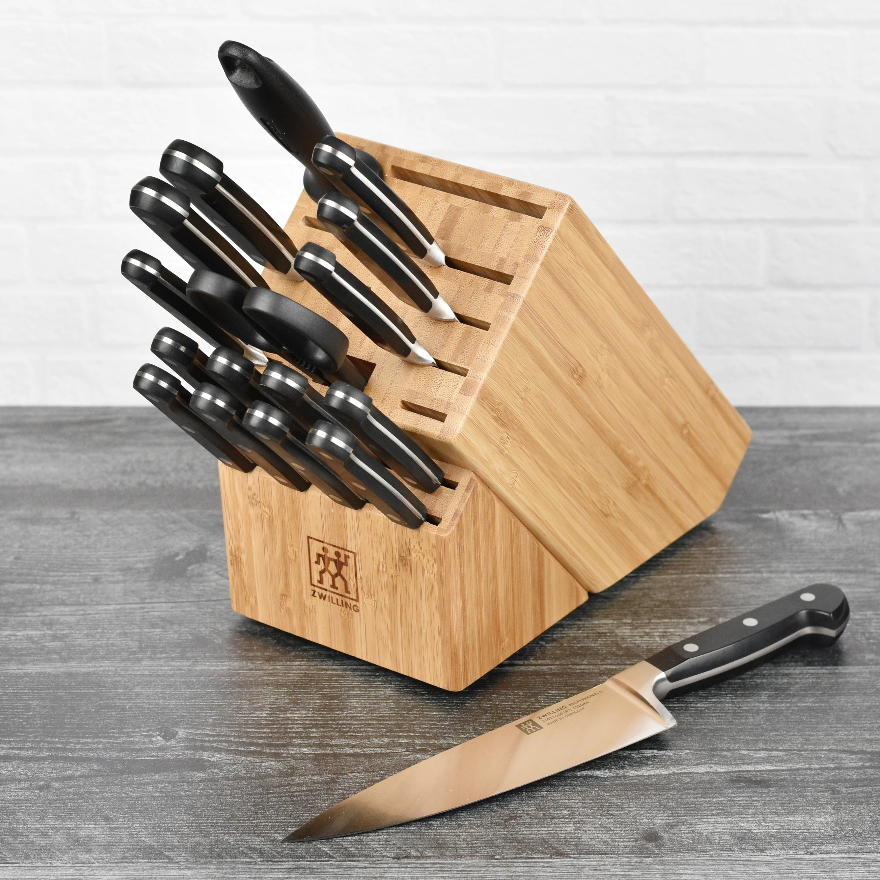 Zwilling Professional S 18 Piece Knife Block Set with Stamped Steak Knives - Image 3