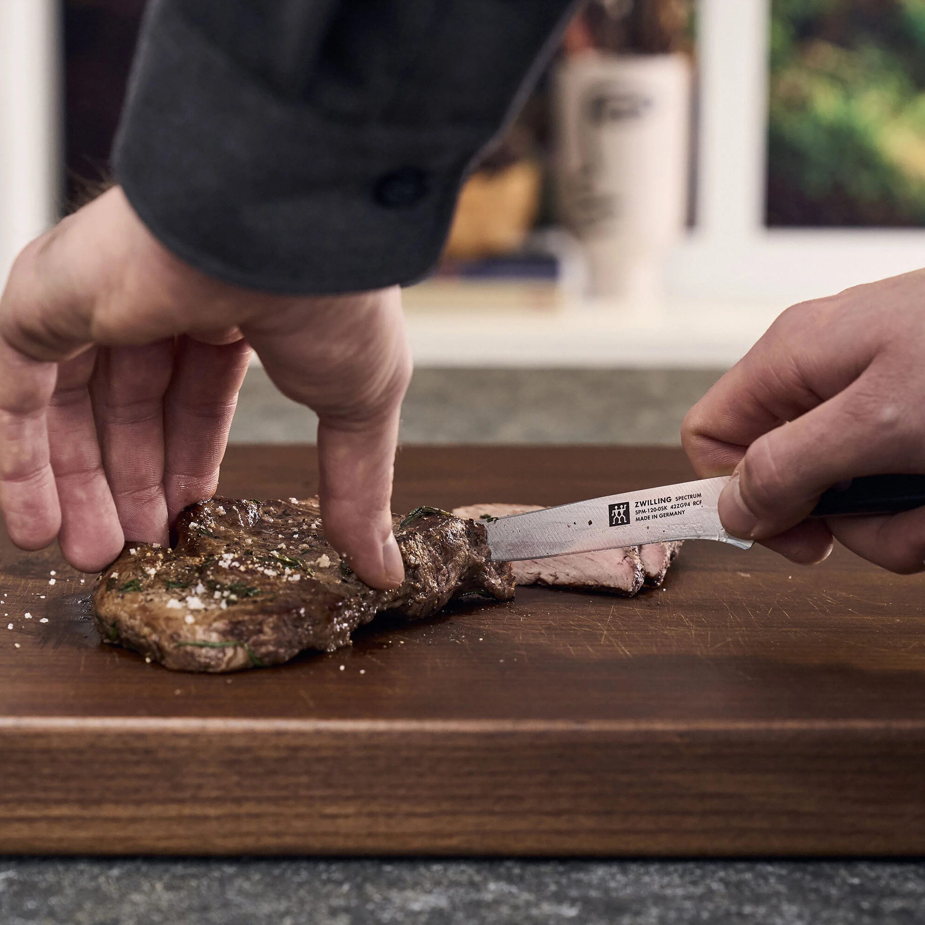 Zwilling Spectrum 4 Piece Steak Knife Set with Wooden Case - Image 4