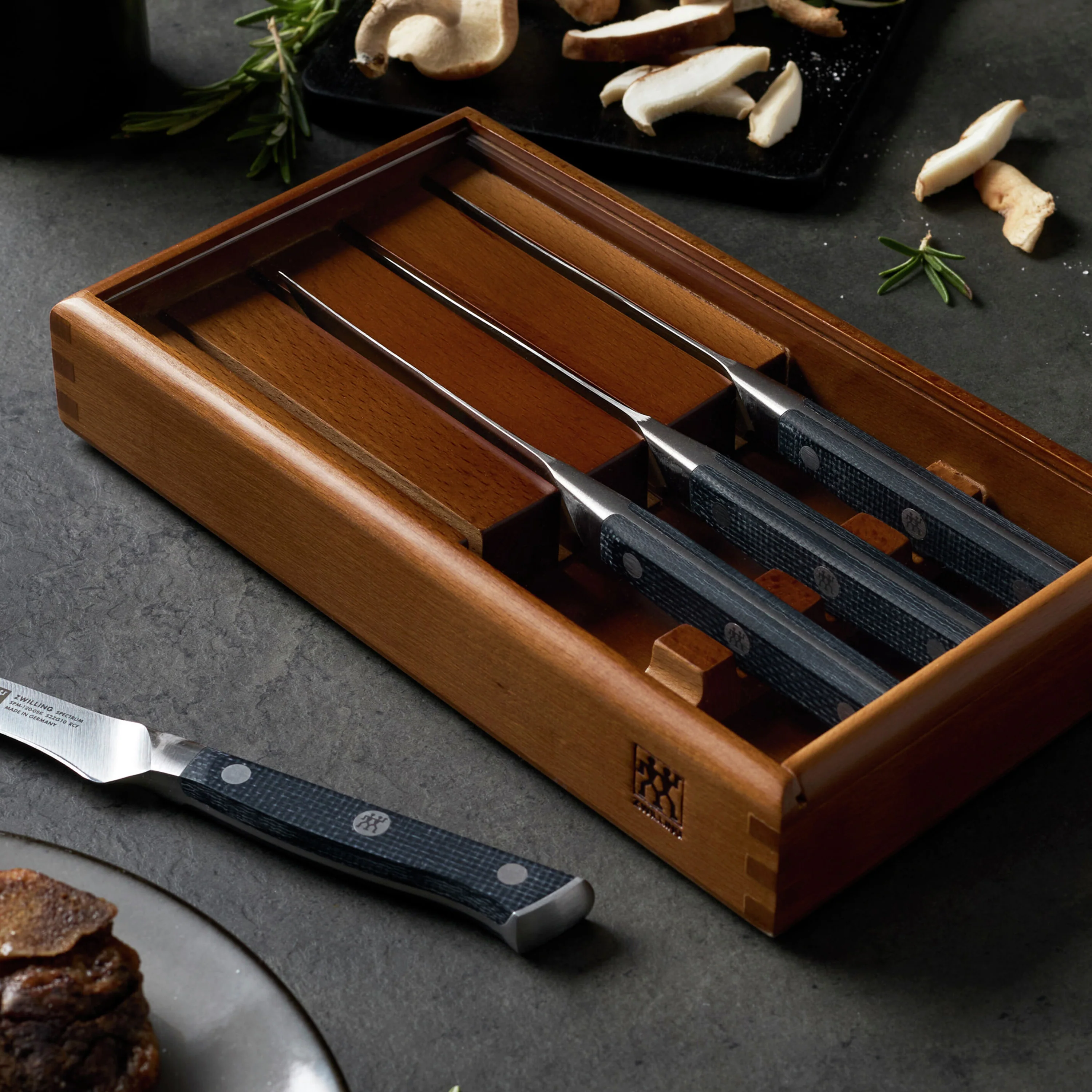 Zwilling Spectrum 4 Piece Steak Knife Set with Wooden Case - Image 9